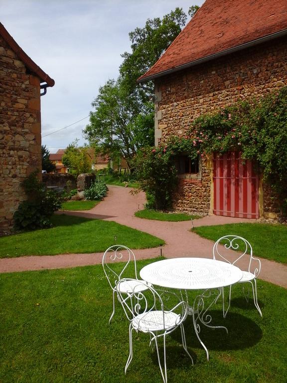 Chambres D'Hotes La Vie En Roses Iguerande Exterior photo
